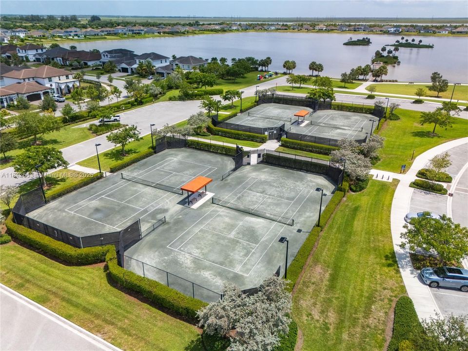 For Sale: $519,000 (3 beds, 2 baths, 1952 Square Feet)