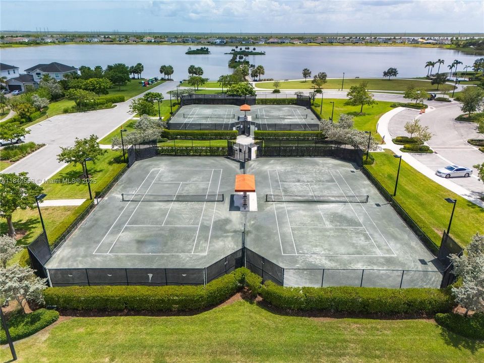 For Sale: $519,000 (3 beds, 2 baths, 1952 Square Feet)