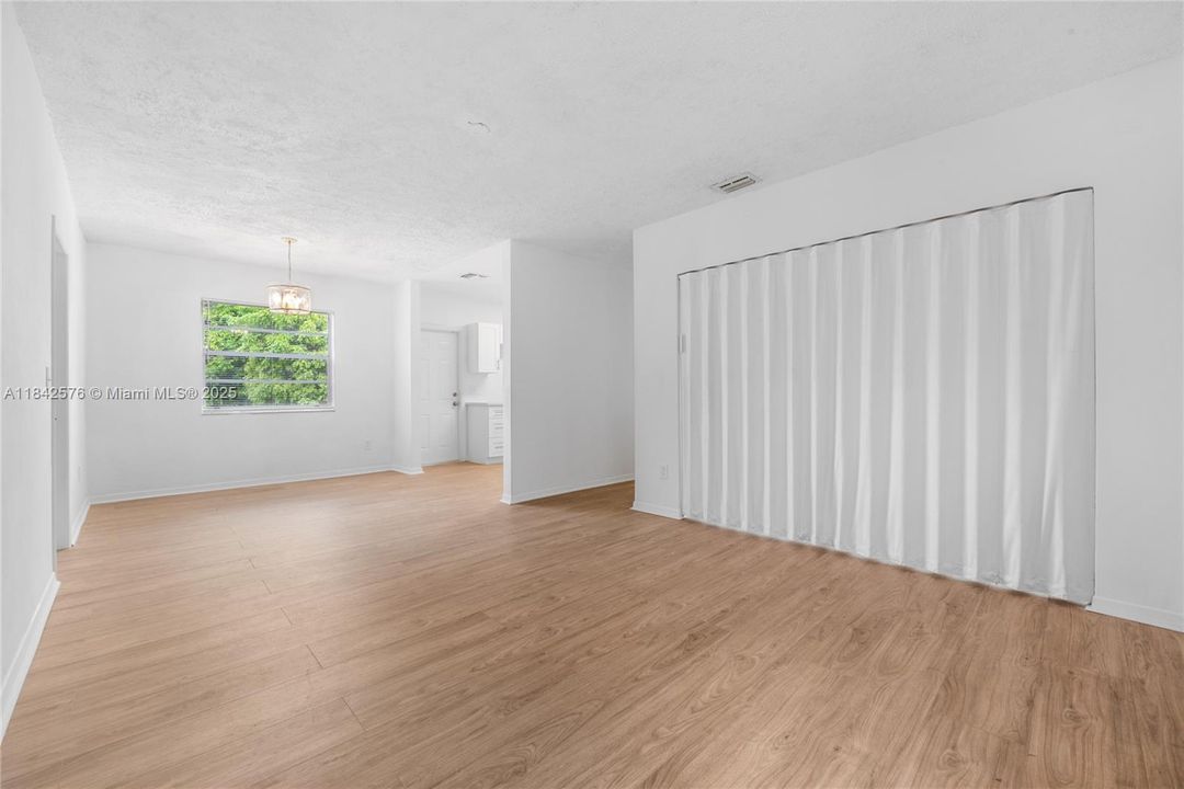 Недавно продано: $485,000 (3 спален, 2 ванн, 1338 Квадратных фут)