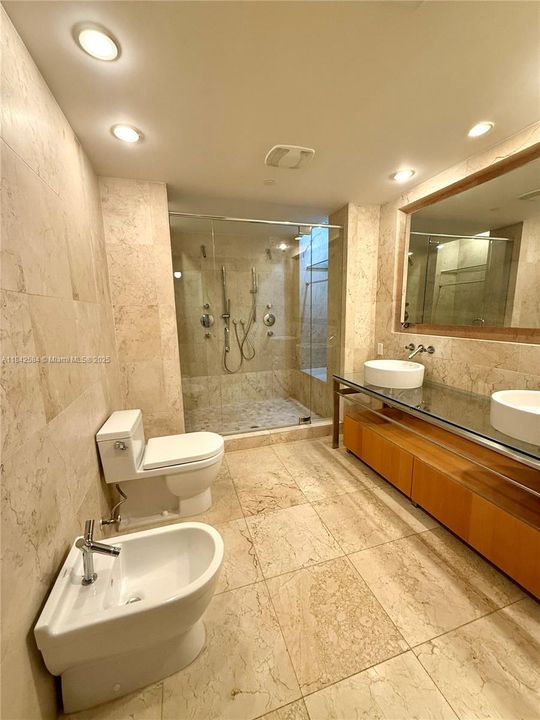 En Venta: $830,000 (2 camas, 2 baños, 1700 Pies cuadrados)