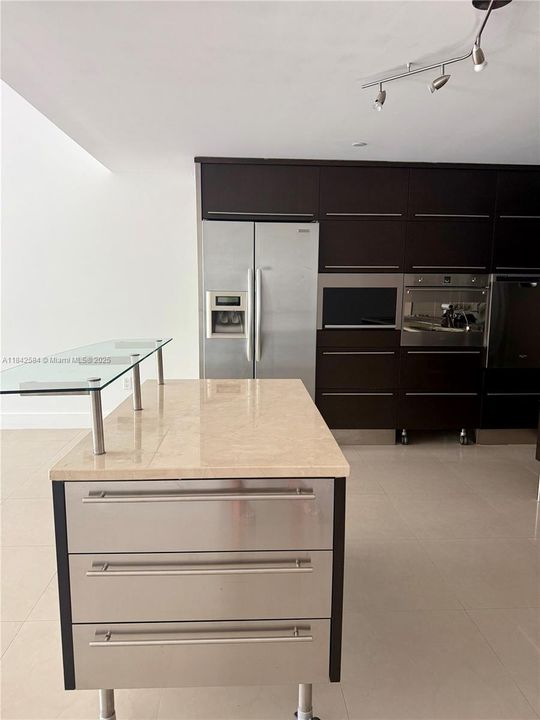 En Venta: $830,000 (2 camas, 2 baños, 1700 Pies cuadrados)