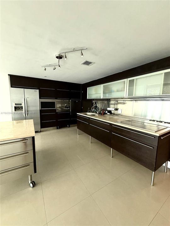 En Venta: $830,000 (2 camas, 2 baños, 1700 Pies cuadrados)