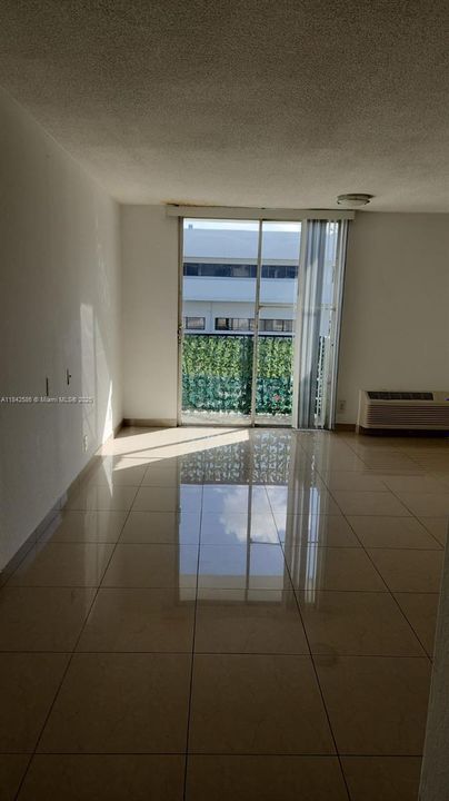 For Sale: $135,000 (0 beds, 1 baths, 385 Square Feet)