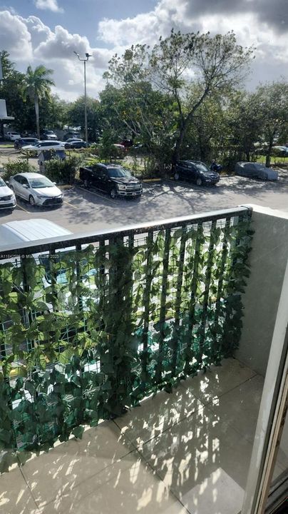 For Sale: $135,000 (0 beds, 1 baths, 385 Square Feet)