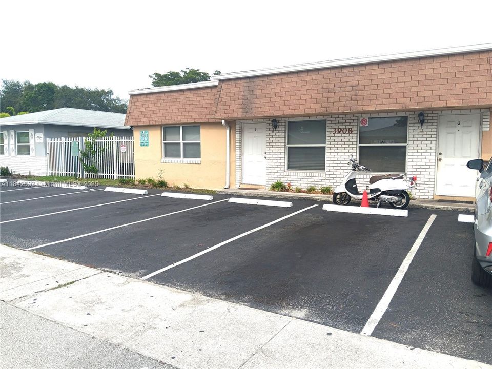 Recently Sold: $900,000 (0 beds, 0 baths, 3892 Square Feet)