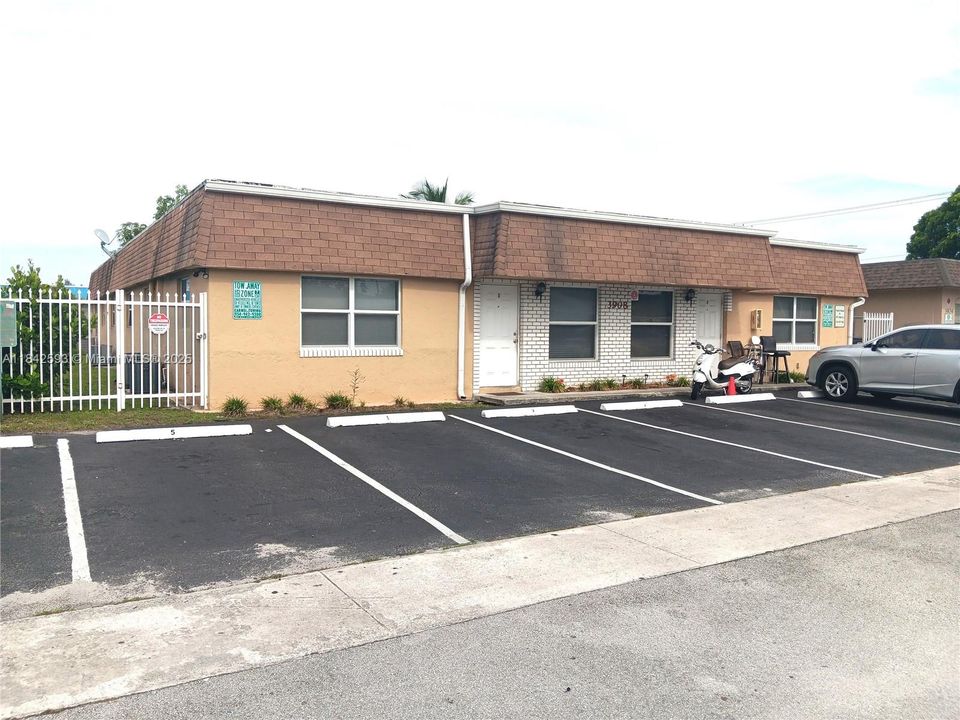 Recently Sold: $900,000 (0 beds, 0 baths, 3892 Square Feet)