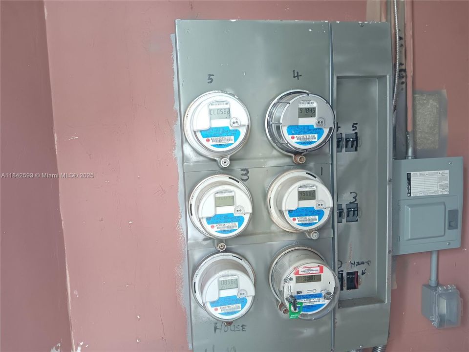 Recently Sold: $900,000 (0 beds, 0 baths, 3892 Square Feet)