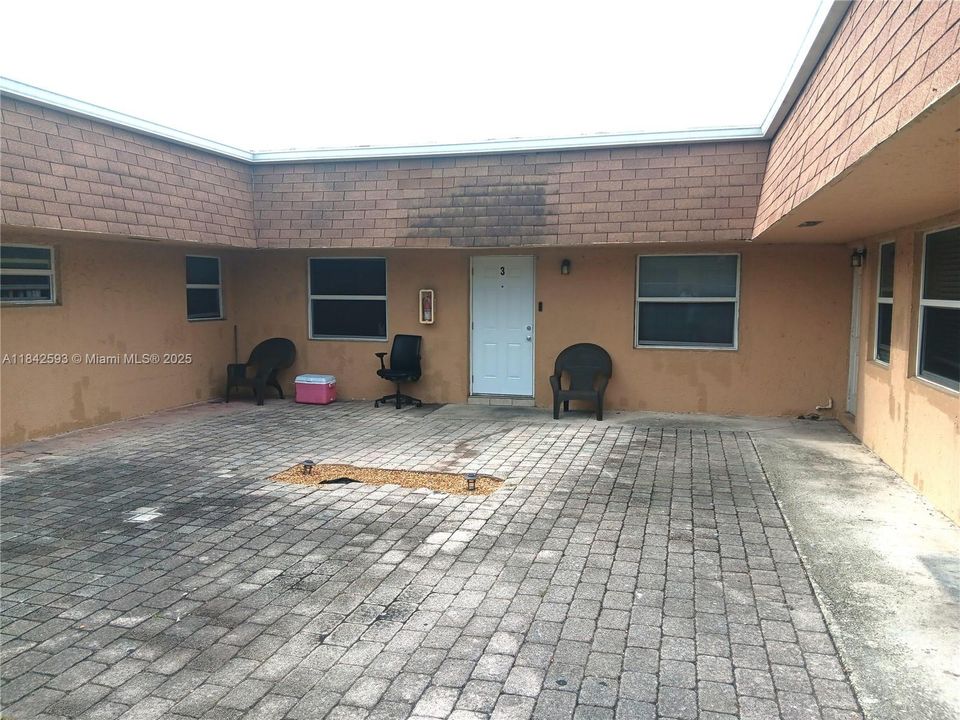 Recently Sold: $900,000 (0 beds, 0 baths, 3892 Square Feet)