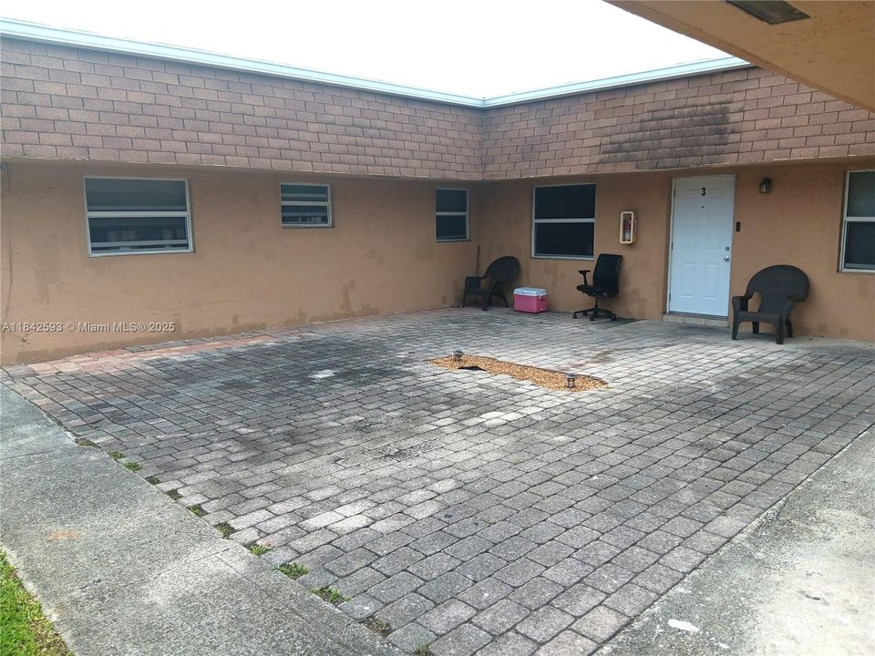 Recently Sold: $900,000 (0 beds, 0 baths, 3892 Square Feet)