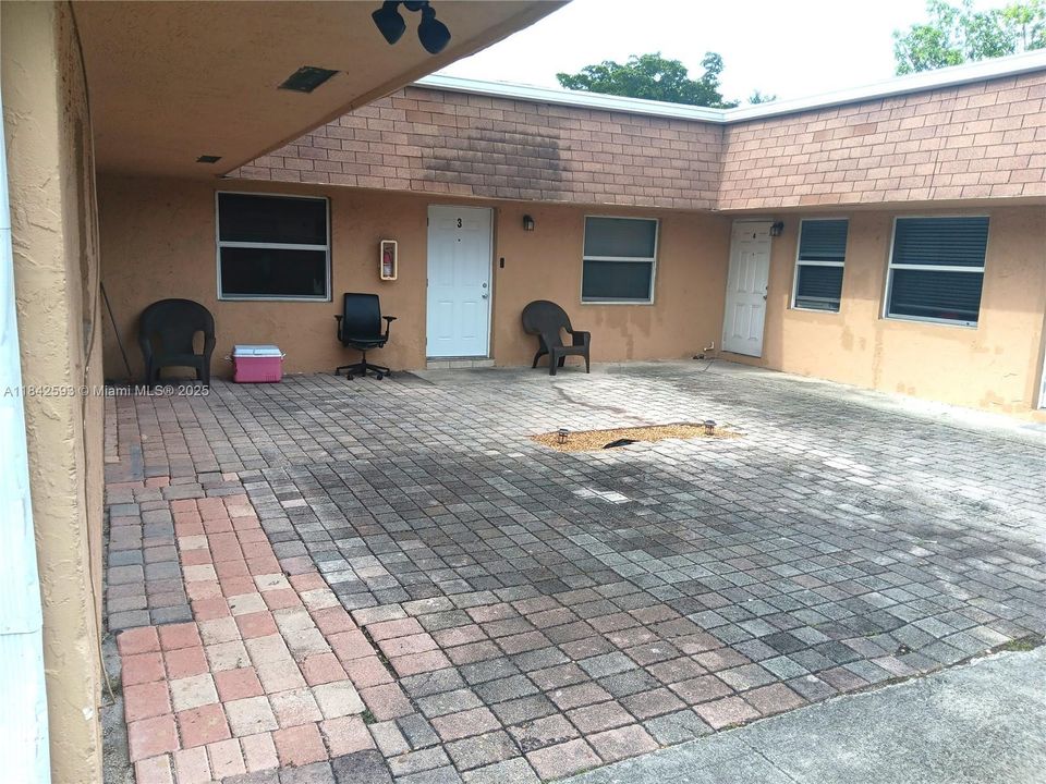 Recently Sold: $900,000 (0 beds, 0 baths, 3892 Square Feet)