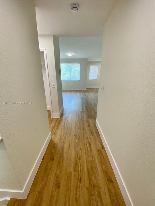 En Venta: $370,000 (2 camas, 2 baños, 1403 Pies cuadrados)