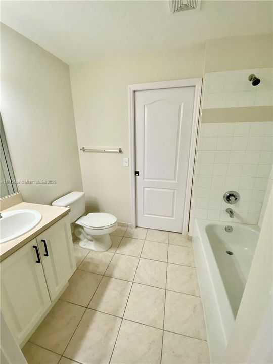 En Venta: $370,000 (2 camas, 2 baños, 1403 Pies cuadrados)