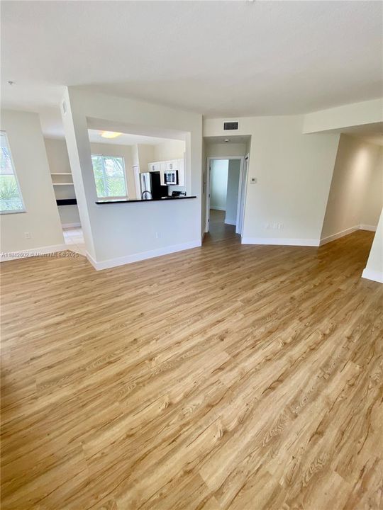 En Venta: $370,000 (2 camas, 2 baños, 1403 Pies cuadrados)