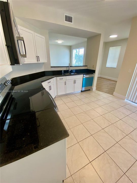 En Venta: $370,000 (2 camas, 2 baños, 1403 Pies cuadrados)