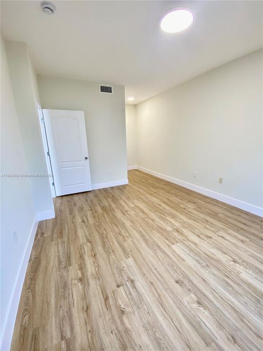 En Venta: $370,000 (2 camas, 2 baños, 1403 Pies cuadrados)