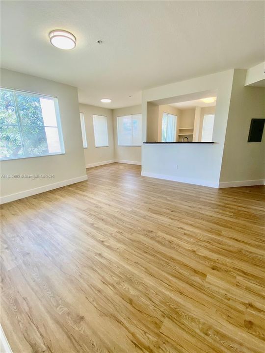 En Venta: $370,000 (2 camas, 2 baños, 1403 Pies cuadrados)