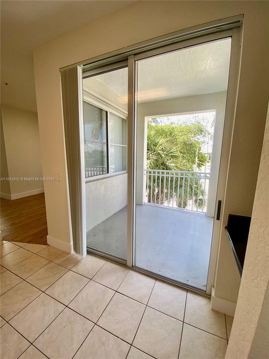 En Venta: $370,000 (2 camas, 2 baños, 1403 Pies cuadrados)