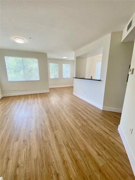 En Venta: $370,000 (2 camas, 2 baños, 1403 Pies cuadrados)