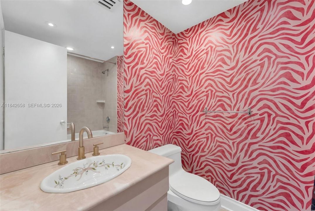 En Venta: $369,000 (1 camas, 2 baños, 1042 Pies cuadrados)