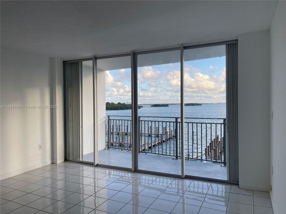 En Venta: $369,000 (1 camas, 2 baños, 1042 Pies cuadrados)