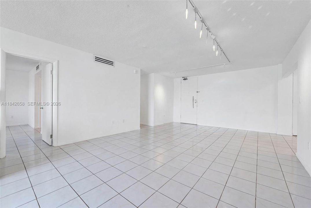 En Venta: $369,000 (1 camas, 2 baños, 1042 Pies cuadrados)