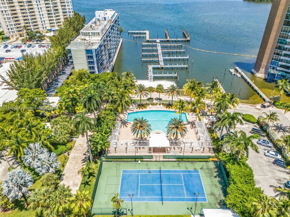 En Venta: $369,000 (1 camas, 2 baños, 1042 Pies cuadrados)