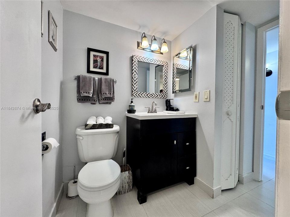 待售: $199,750 (1 贝兹, 1 浴室, 741 平方英尺)