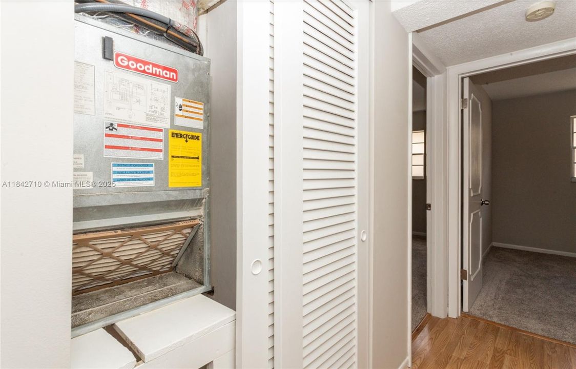 For Sale: $135,000 (2 beds, 1 baths, 650 Square Feet)