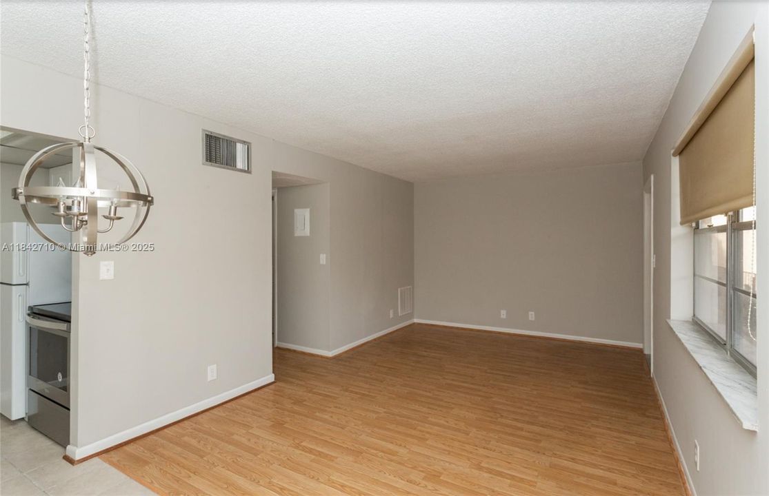 For Sale: $135,000 (2 beds, 1 baths, 650 Square Feet)