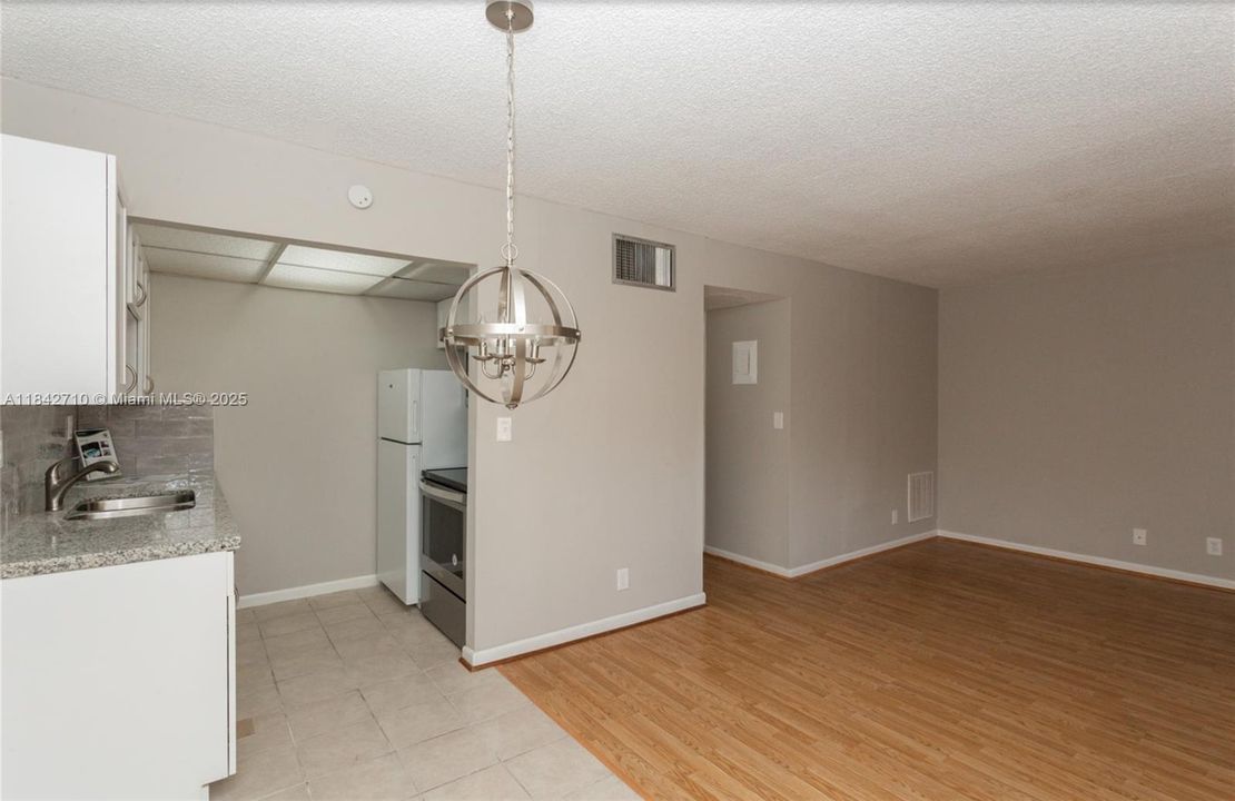 For Sale: $135,000 (2 beds, 1 baths, 650 Square Feet)