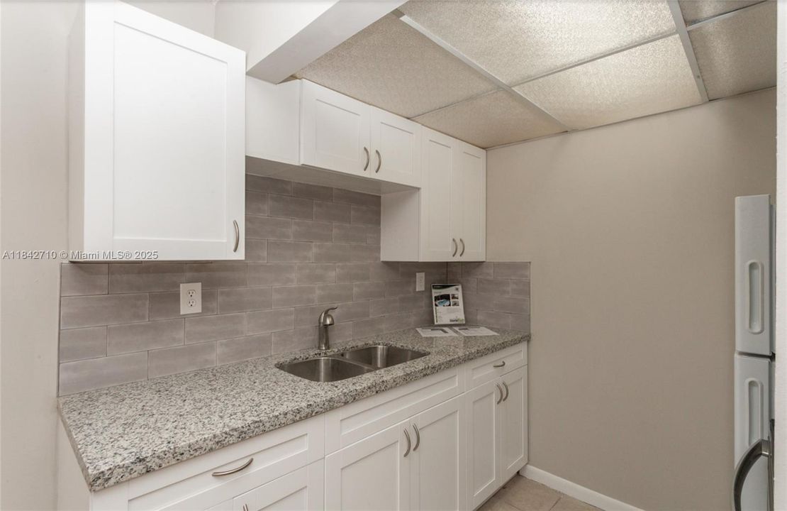 For Sale: $135,000 (2 beds, 1 baths, 650 Square Feet)