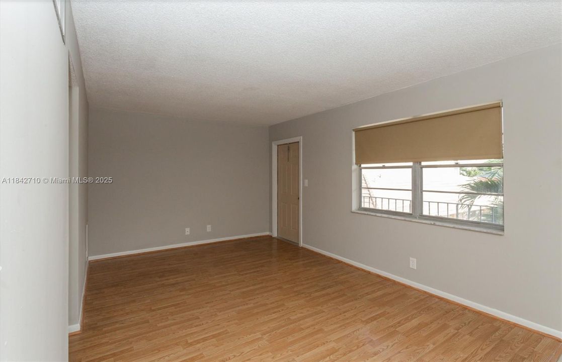 For Sale: $135,000 (2 beds, 1 baths, 650 Square Feet)