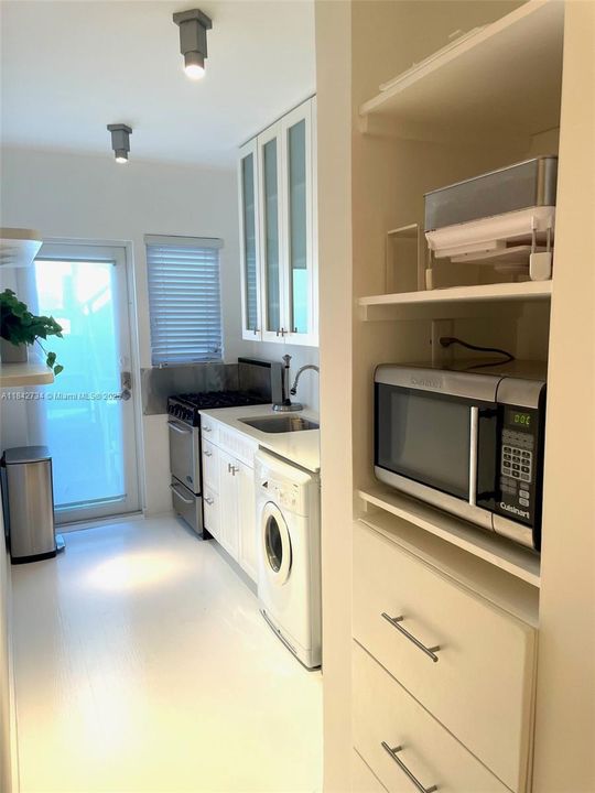 На продажу: $385,000 (1 спален, 1 ванн, 732 Квадратных фут)