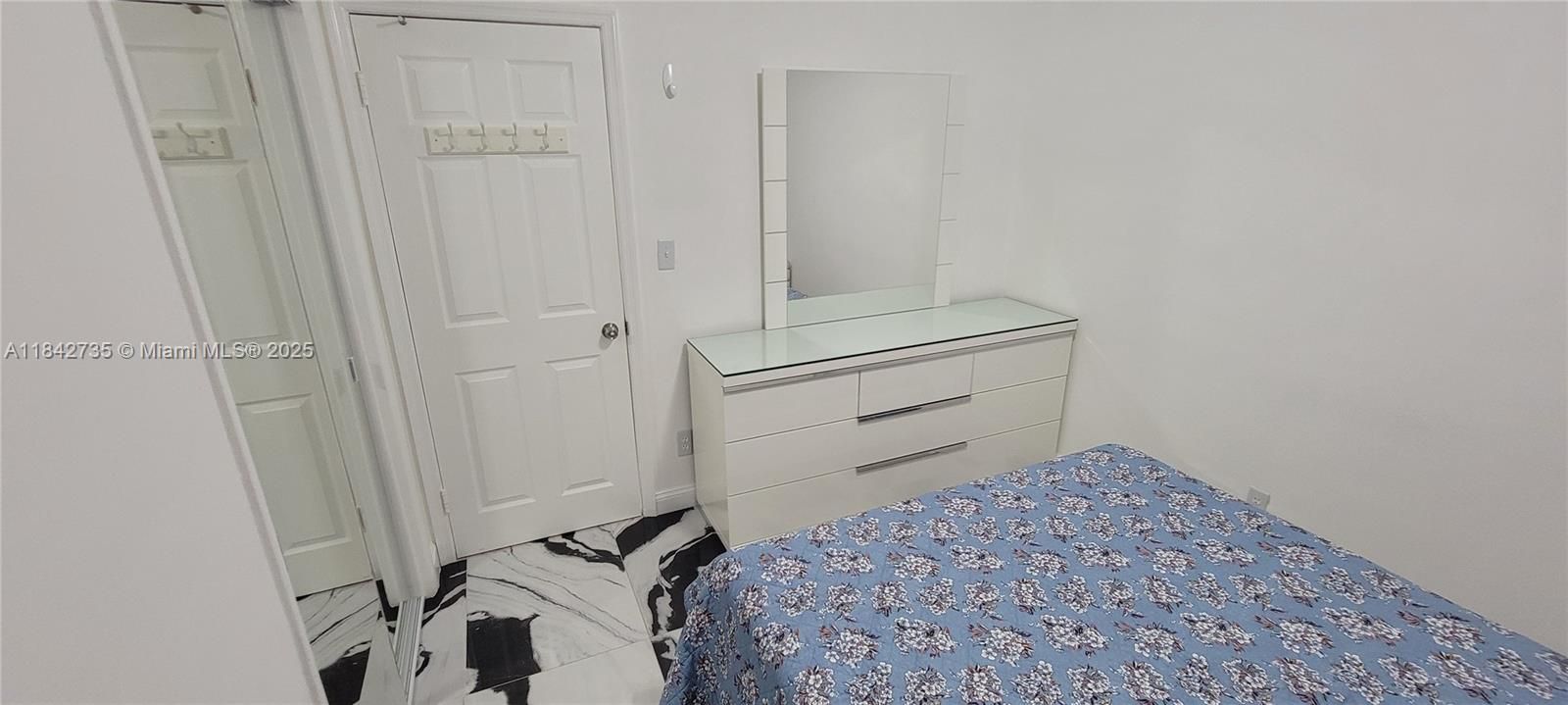 Recently Sold: $460,000 (3 beds, 1 baths, 1207 Square Feet)