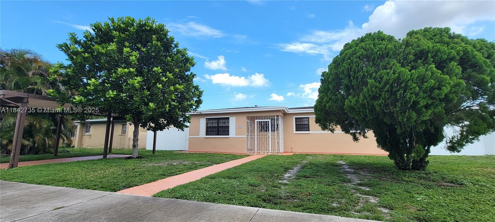 Recently Sold: $460,000 (3 beds, 1 baths, 1207 Square Feet)