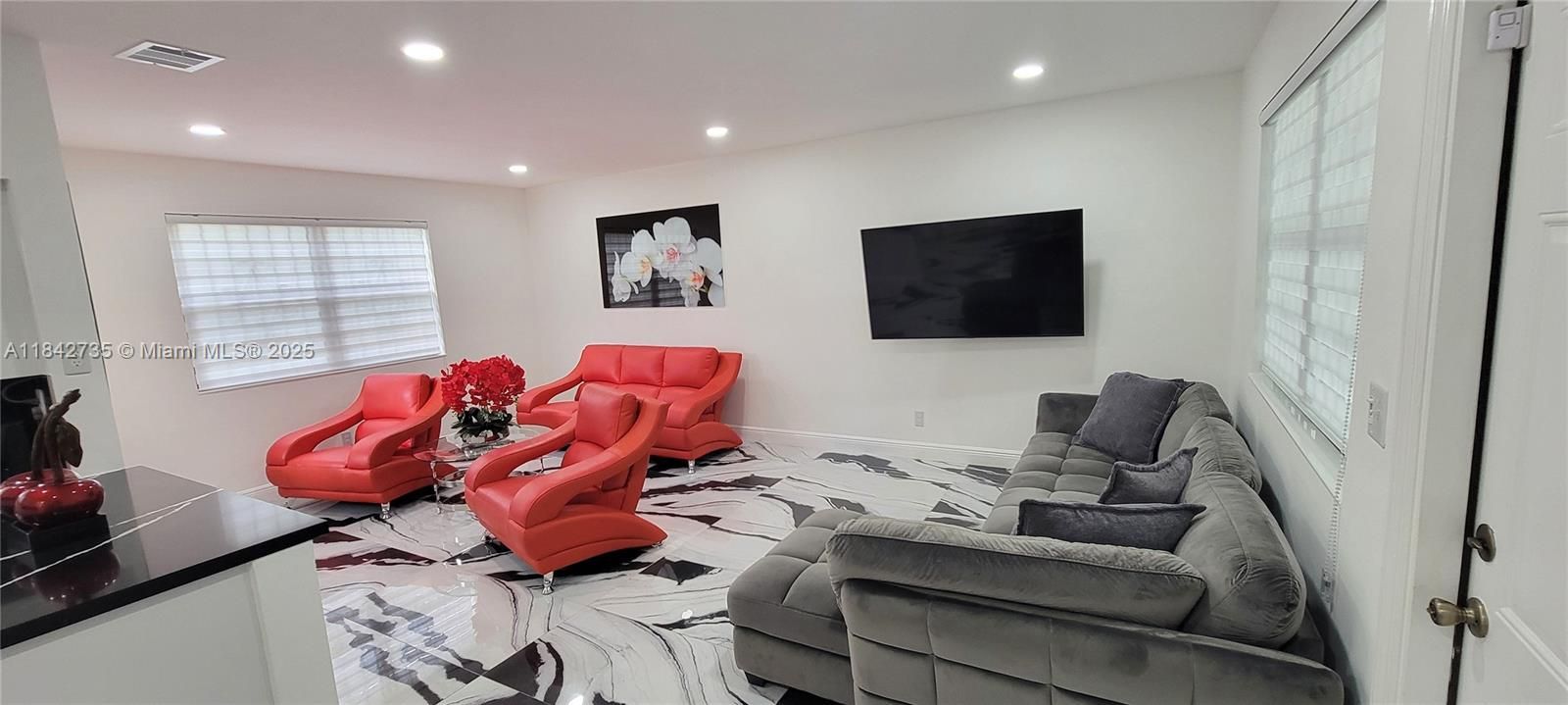 Recently Sold: $460,000 (3 beds, 1 baths, 1207 Square Feet)