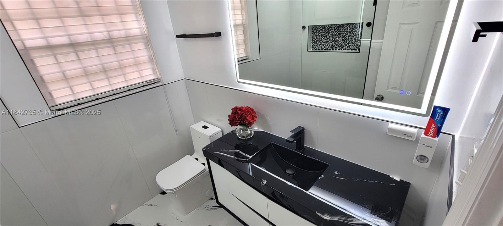 Recently Sold: $460,000 (3 beds, 1 baths, 1207 Square Feet)