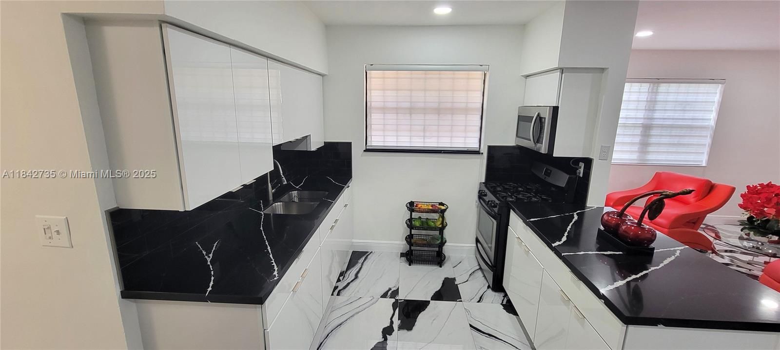 Recently Sold: $460,000 (3 beds, 1 baths, 1207 Square Feet)