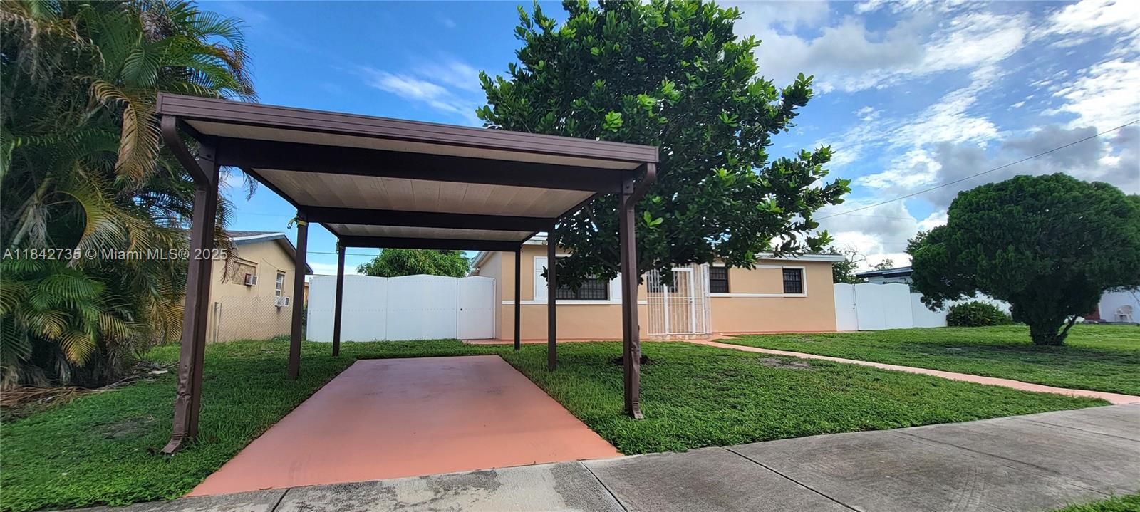 Recently Sold: $460,000 (3 beds, 1 baths, 1207 Square Feet)