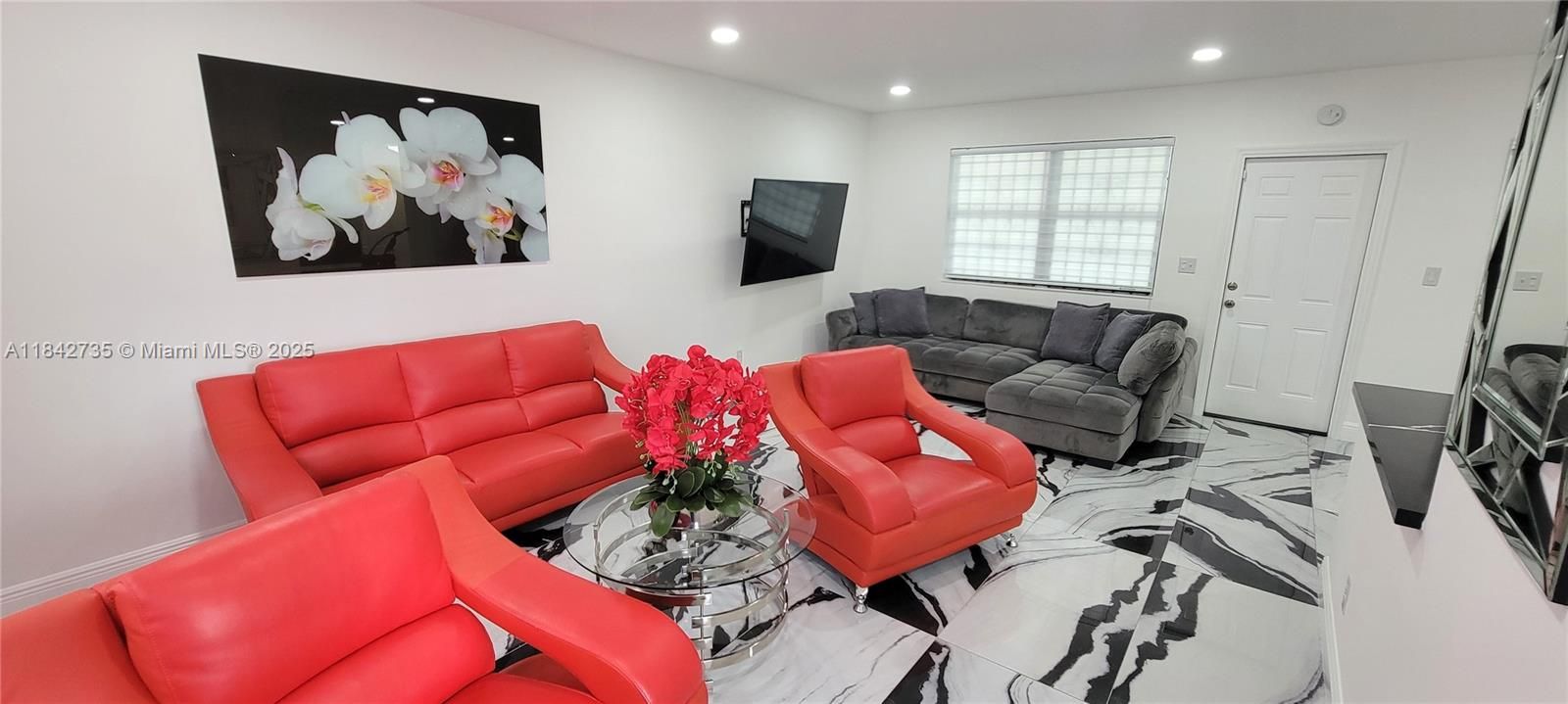 Recently Sold: $460,000 (3 beds, 1 baths, 1207 Square Feet)