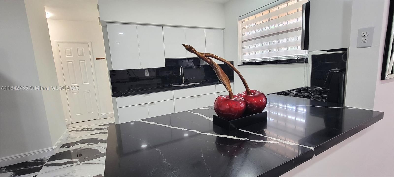 Recently Sold: $460,000 (3 beds, 1 baths, 1207 Square Feet)