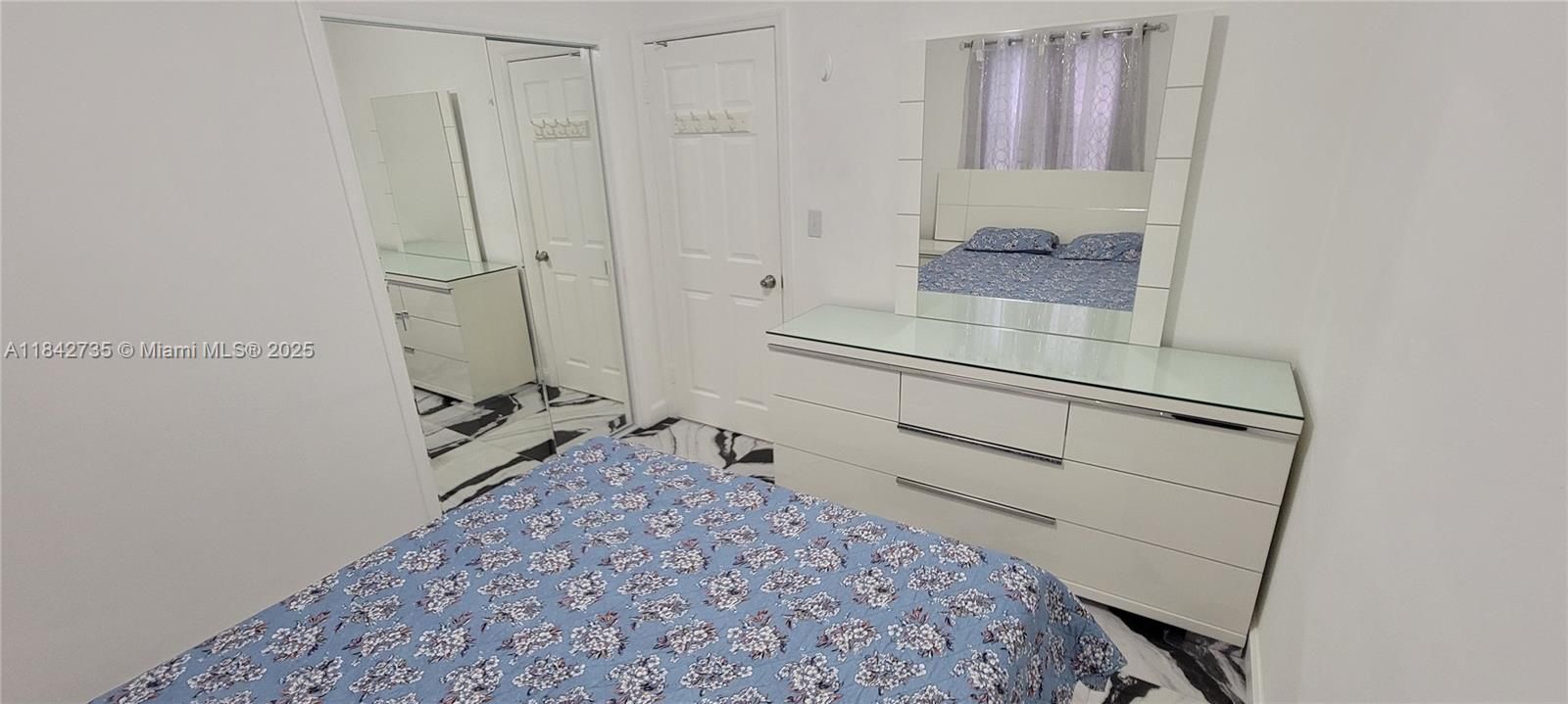 Recently Sold: $460,000 (3 beds, 1 baths, 1207 Square Feet)