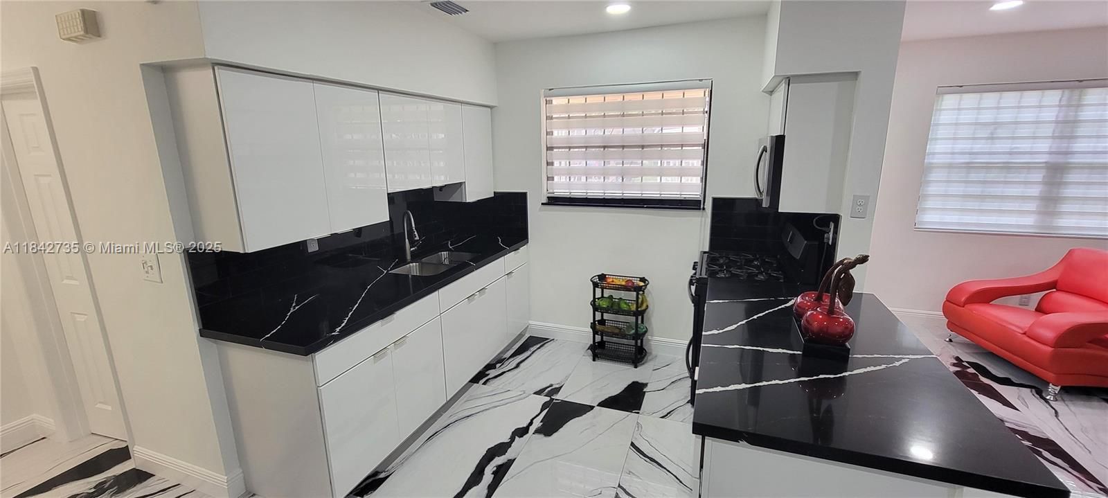 Recently Sold: $460,000 (3 beds, 1 baths, 1207 Square Feet)