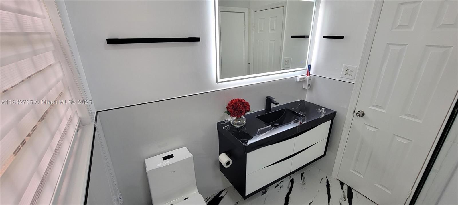 Recently Sold: $460,000 (3 beds, 1 baths, 1207 Square Feet)