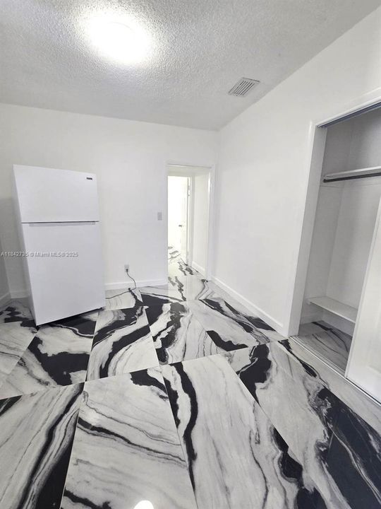 Recently Sold: $460,000 (3 beds, 1 baths, 1207 Square Feet)