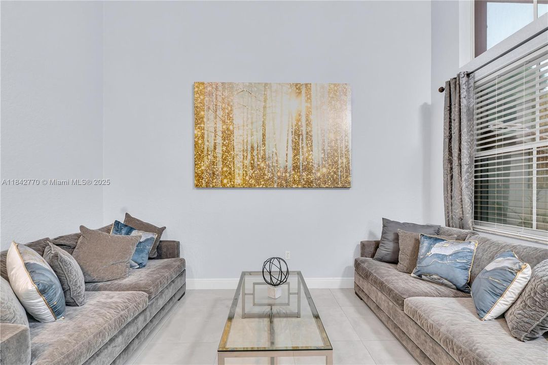 En Venta: $729,900 (4 camas, 3 baños, 2474 Pies cuadrados)