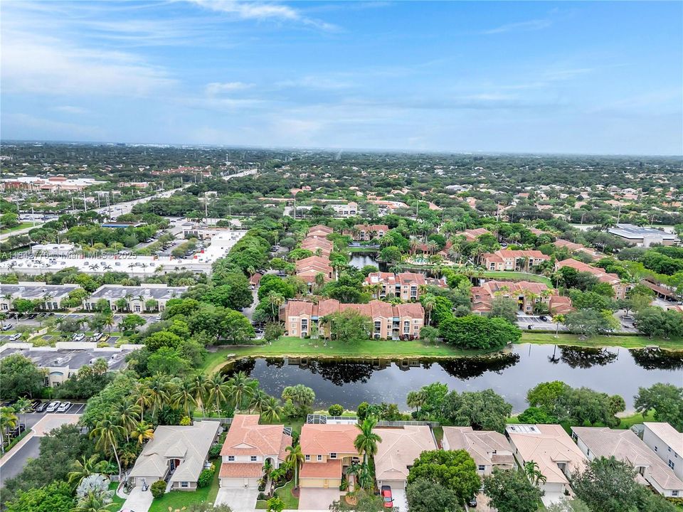 En Venta: $729,900 (4 camas, 3 baños, 2474 Pies cuadrados)