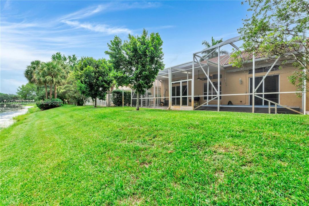 En Venta: $729,900 (4 camas, 3 baños, 2474 Pies cuadrados)