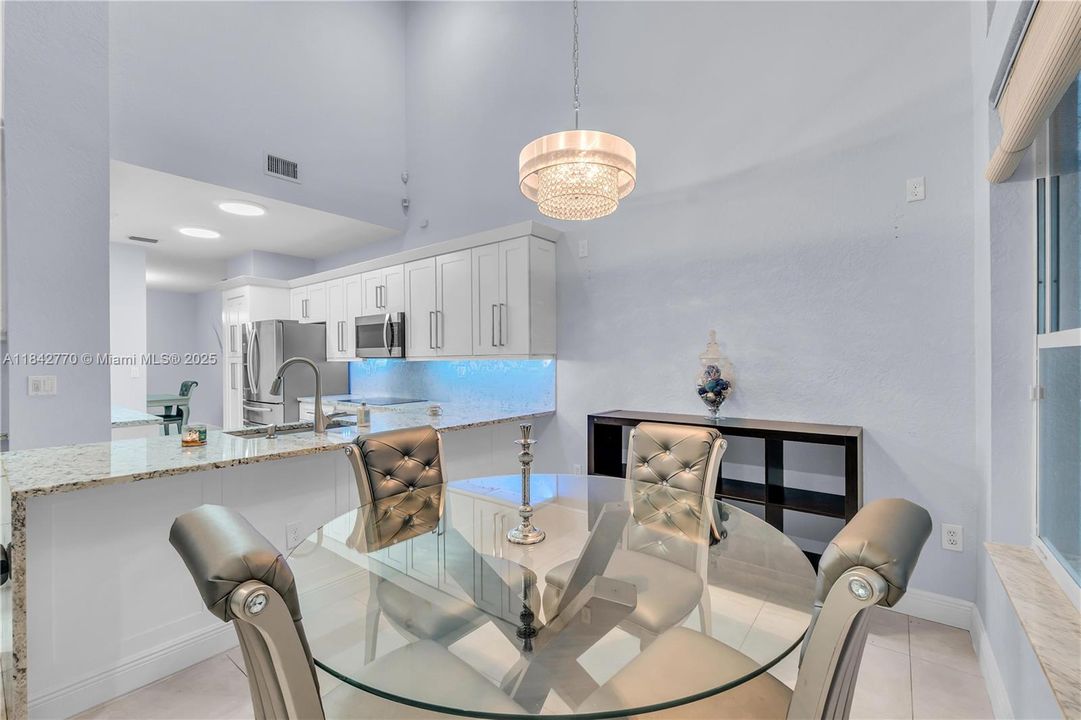 En Venta: $729,900 (4 camas, 3 baños, 2474 Pies cuadrados)