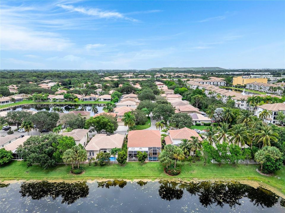 En Venta: $729,900 (4 camas, 3 baños, 2474 Pies cuadrados)